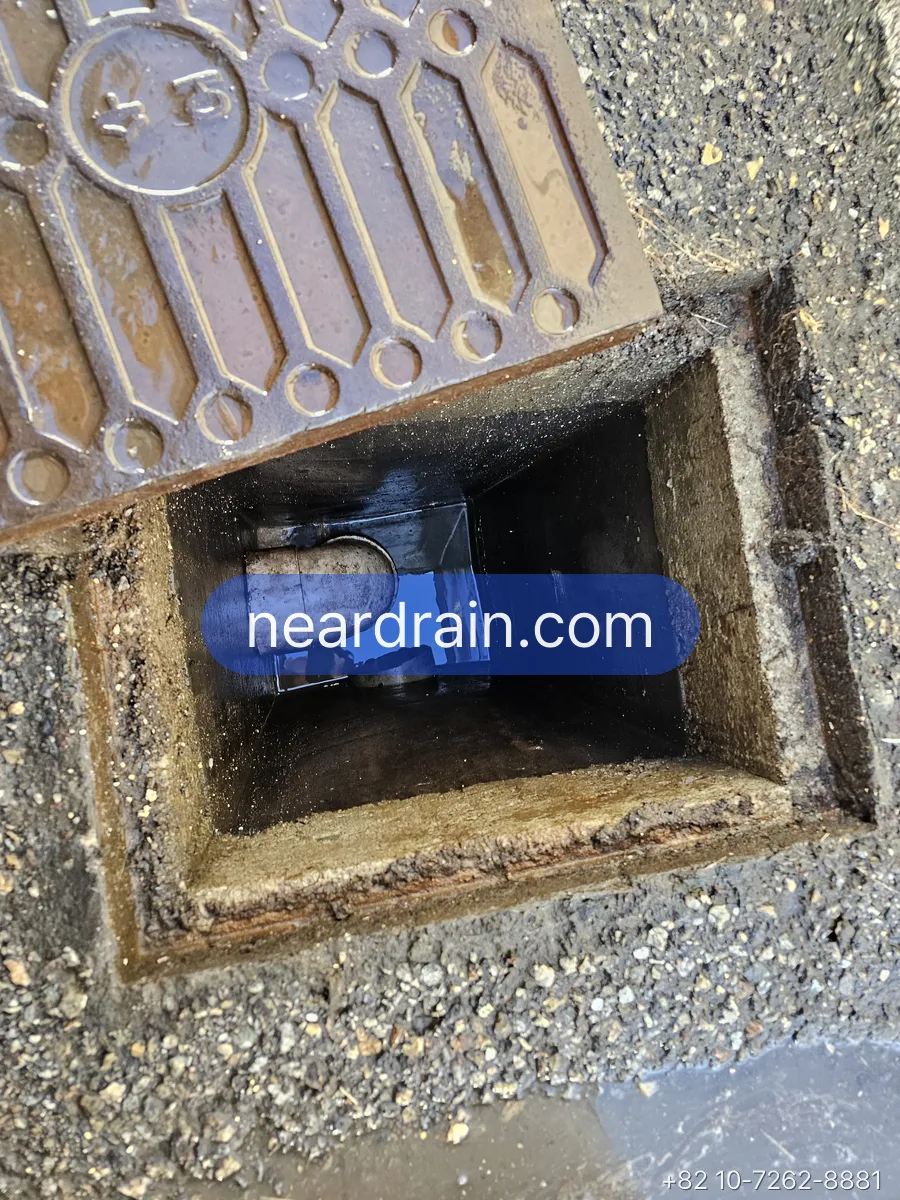 Drain pipe interior before and after high-pressure jetting