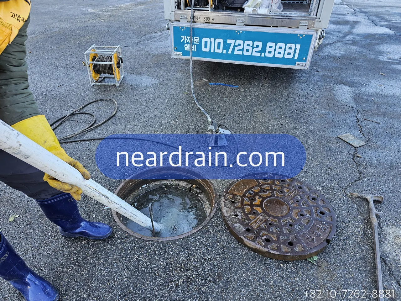 Our crew jetting a manhole sewer line next to the NearDrain truck in Seoul