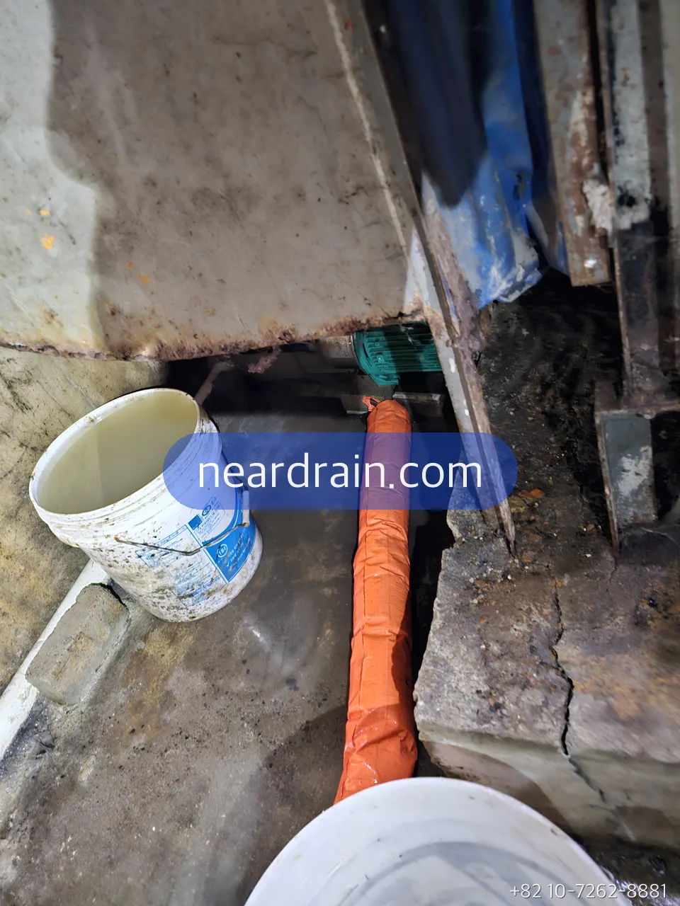 Jetting hose fed into the street manhole outside a restaurant