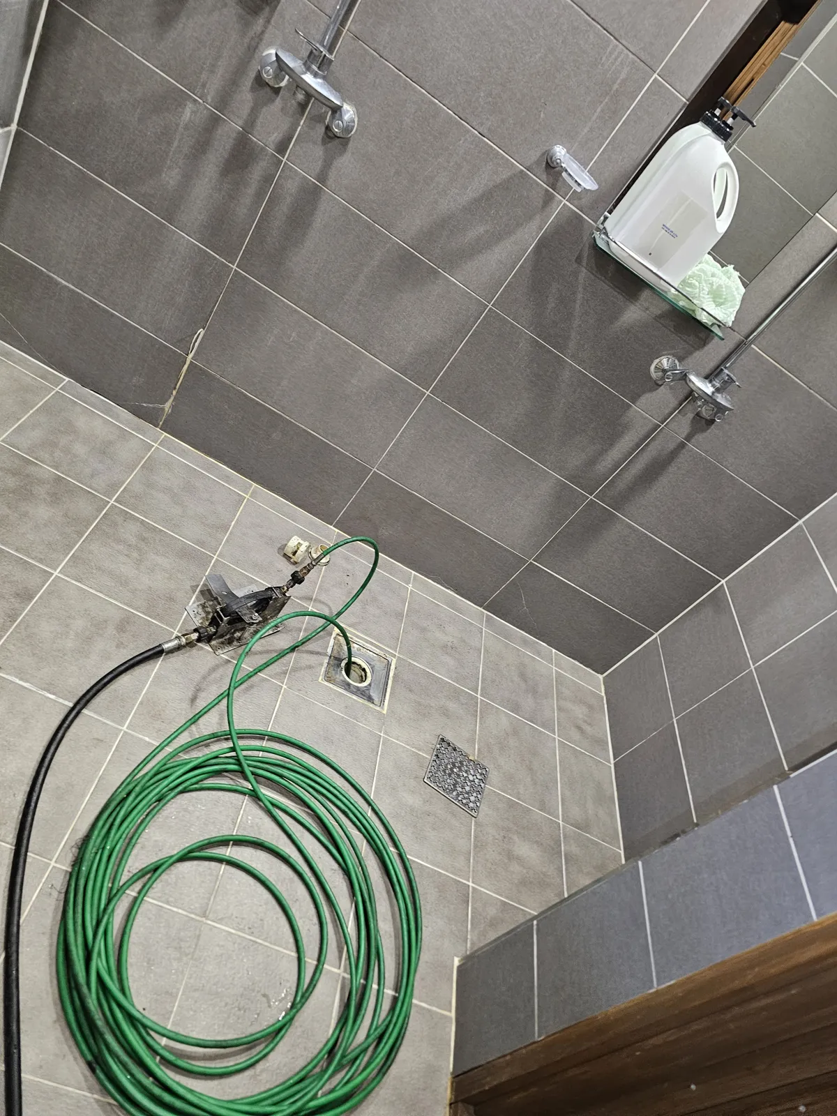 High-pressure jetting on a main line